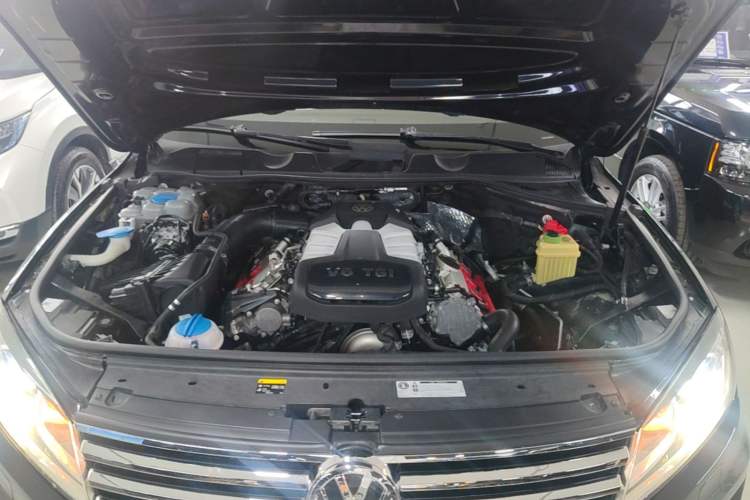 Used Volkswagen Touareg 2016 3.0 TSI Ignis Edition Engine Bay