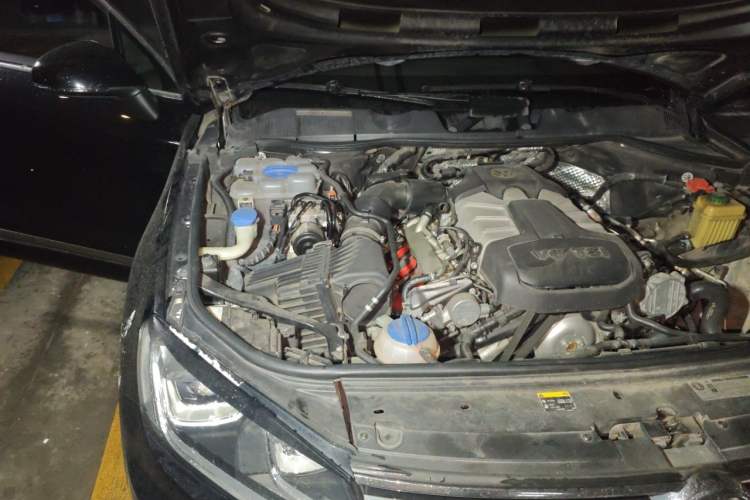 Used Volkswagen Touareg 2016 3.0 TSI Ignis Edition Engine Bay Right