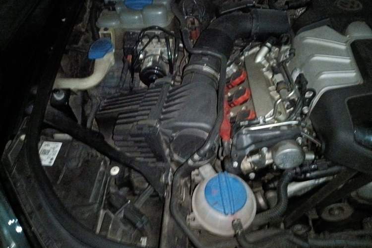 Used Volkswagen Touareg 2016 3.0 TSI Standard Version Engine Bay Right