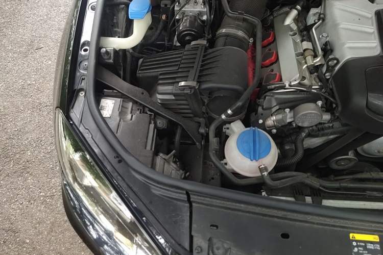 Used Volkswagen Touareg 2016 3.0 TSI Standard Version Engine Bay Right