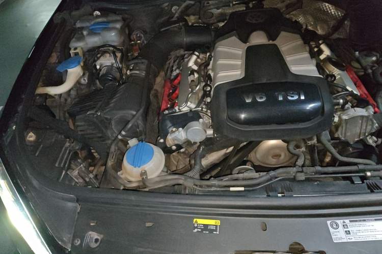 Used Volkswagen Touareg 2016 3.0 TSI R-Line Engine Bay Right