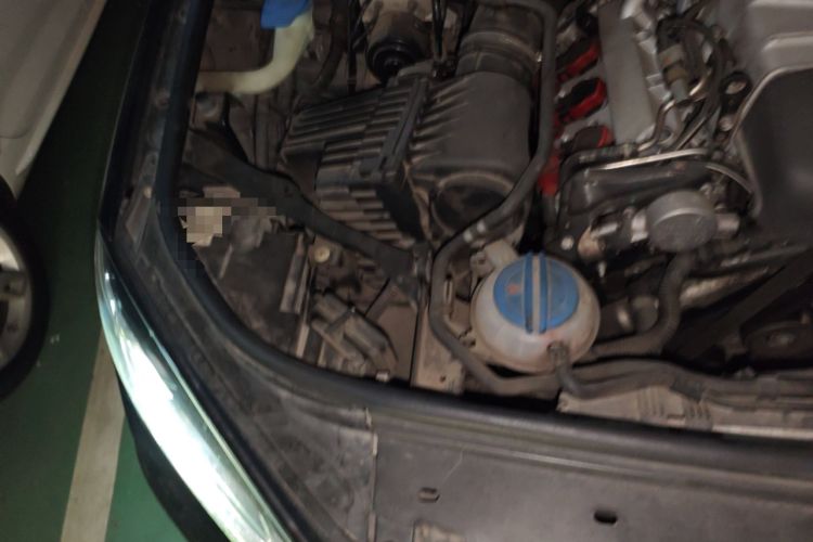Used Volkswagen Touareg 2016 3.0 TSI High-End Version Engine Bay Right