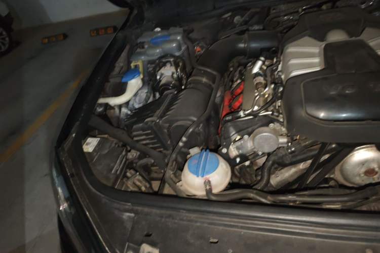 Used Volkswagen Touareg 2016 3.0 TSI Standard Version Engine Bay Right