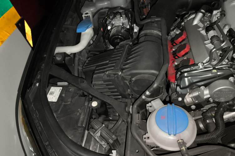 Used Volkswagen Touareg 2016 3.0 TSI Ignis Edition Engine Bay Right