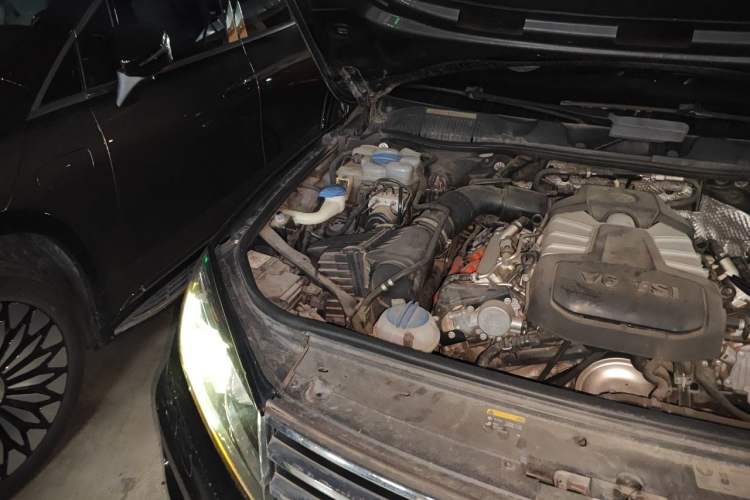 Used Volkswagen Touareg 2016 3.0 TSI Ignis Edition Engine Bay Right