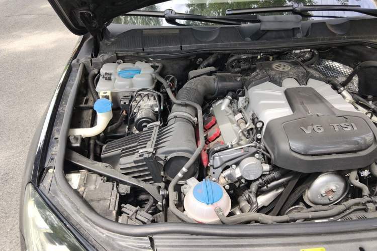 Used Volkswagen Touareg 2016 3.0 TSI Ignis Edition Engine Bay Right