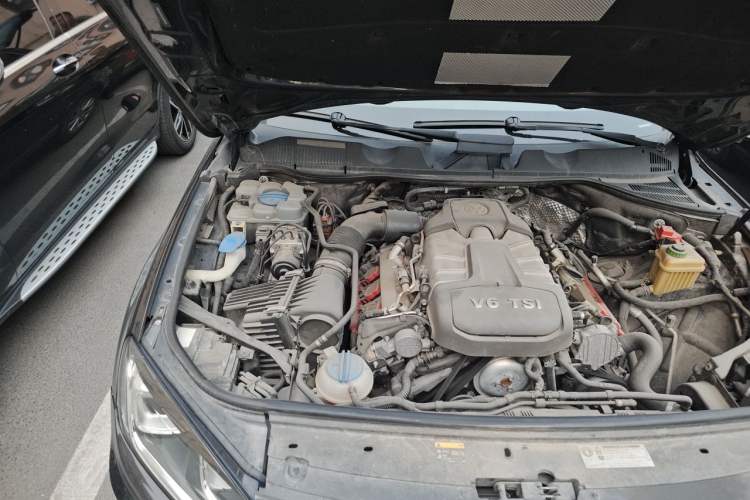 Used Volkswagen Touareg 2016 3.0 TSI Standard Version Engine Bay Right