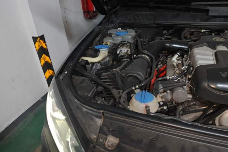 Used Volkswagen Touareg 2016 3.0 TSI High-End Version Engine Bay Right