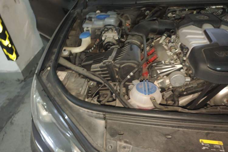 Used Volkswagen Touareg 2016 3.0 TSI Standard Version Engine Bay Right
