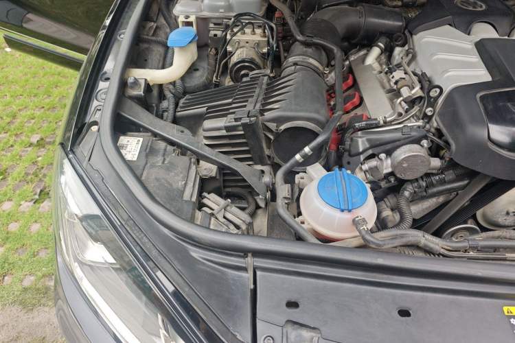 Used Volkswagen Touareg 2016 3.0 TSI Ignis Edition Engine Bay Right