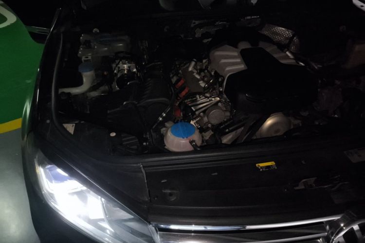 Used Volkswagen Touareg 2016 3.0 TSI Standard Version Engine Bay Right