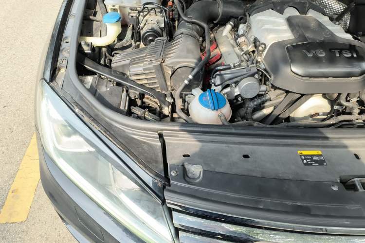 Used Volkswagen Touareg 2016 3.0 TSI Ignis Edition Engine Bay Right