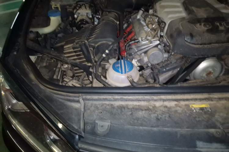Used Volkswagen Touareg 2016 3.0 TSI Standard Version Engine Bay Right