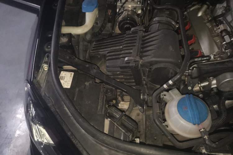 Used Volkswagen Touareg 2016 3.0 TSI Standard Version Engine Bay Right