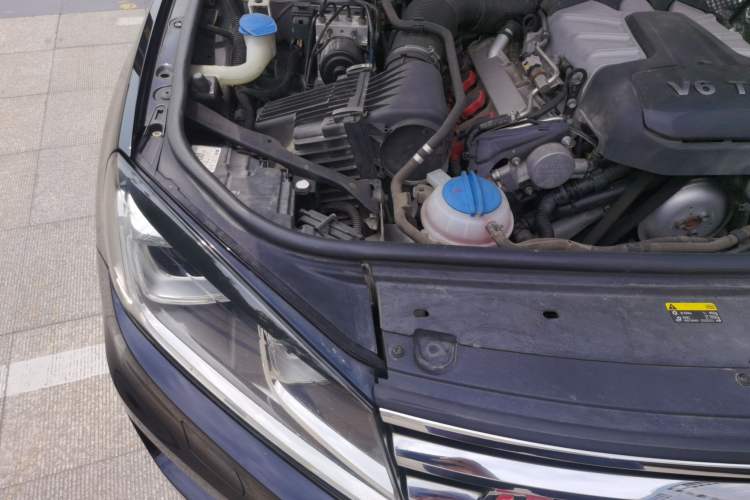 Used Volkswagen Touareg 2016 3.0 TSI Ignis Edition Engine Bay Right