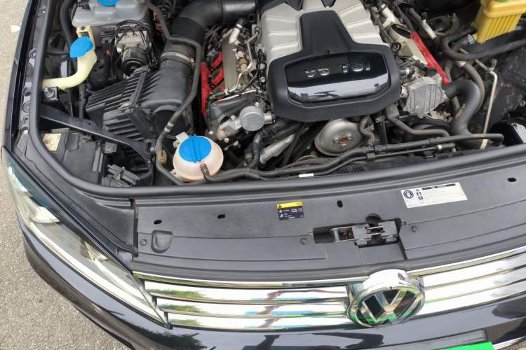 Used Volkswagen Touareg 2016 3.0 TSI Ignis Edition Engine Bay Right