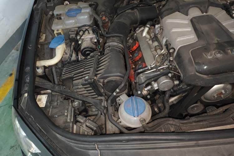 Used Volkswagen Touareg 2016 3.0 TSI Standard Version Engine Bay Right