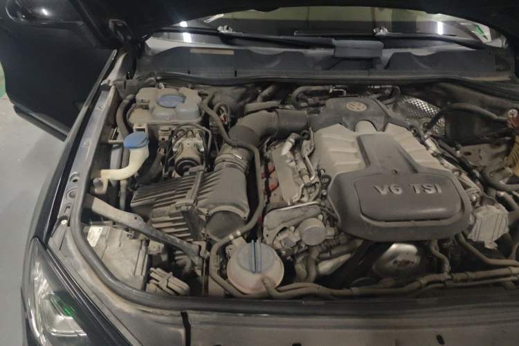 Used Volkswagen Touareg 2016 3.0 TSI Standard Version Engine Bay Right