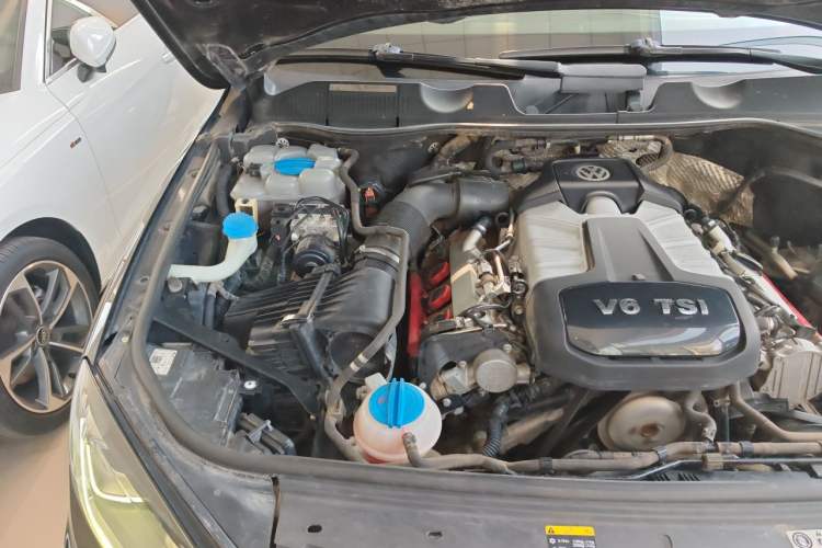 Used Volkswagen Touareg 2016 3.0 TSI Ignis Edition Engine Bay Right