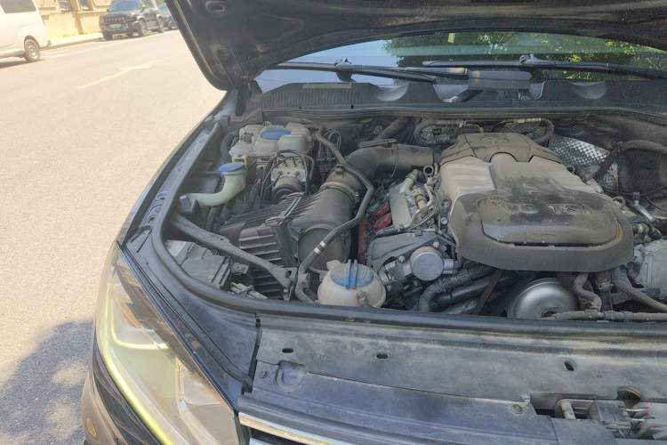 Used Volkswagen Touareg 2016 3.0 TSI Ignis Edition Engine Bay Right