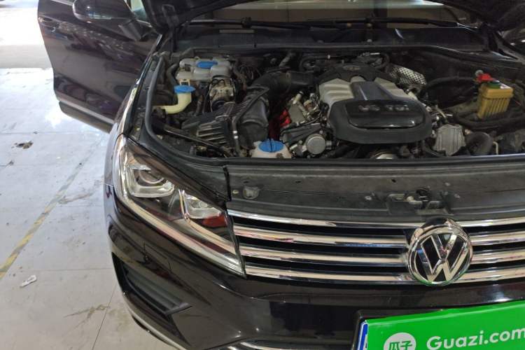 Used Volkswagen Touareg 2016 3.0 TSI Standard Version Engine Bay Right