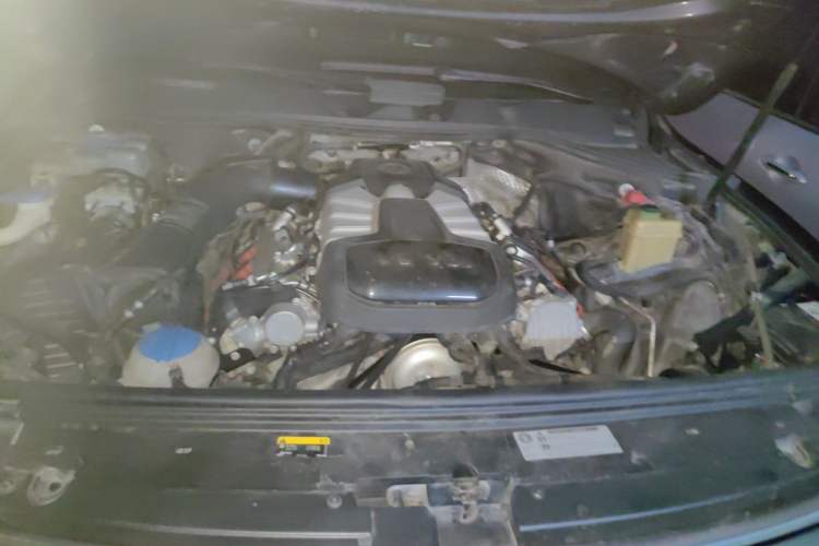 Used Volkswagen Touareg 2016 3.0 TSI R-Line Engine Bay