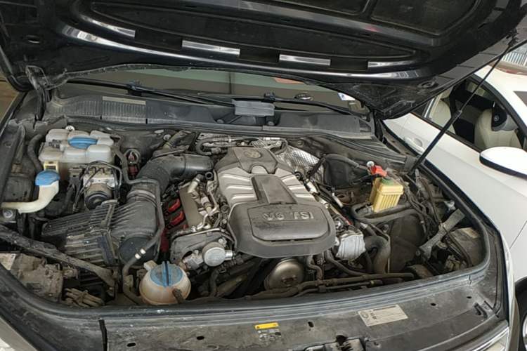 Used Volkswagen Touareg 2016 3.0 TSI Ignis Edition Engine Bay