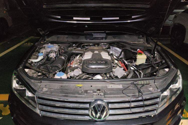 Used Volkswagen Touareg 2016 3.0 TSI Standard Version Engine Bay