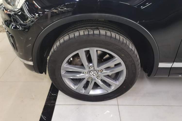 Used Volkswagen Touareg 2016 3.0 TSI High-End Version Exterior 3