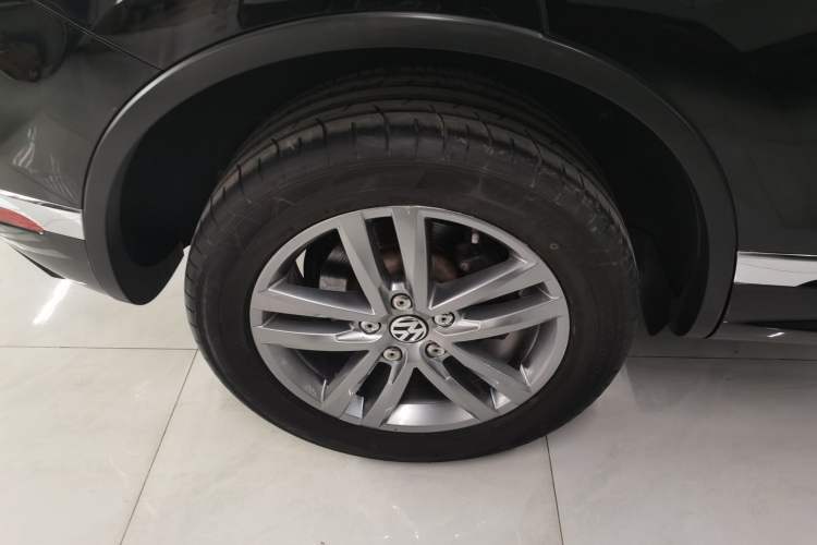 Used Volkswagen Touareg 2016 3.0 TSI High-End Version Exterior 4
