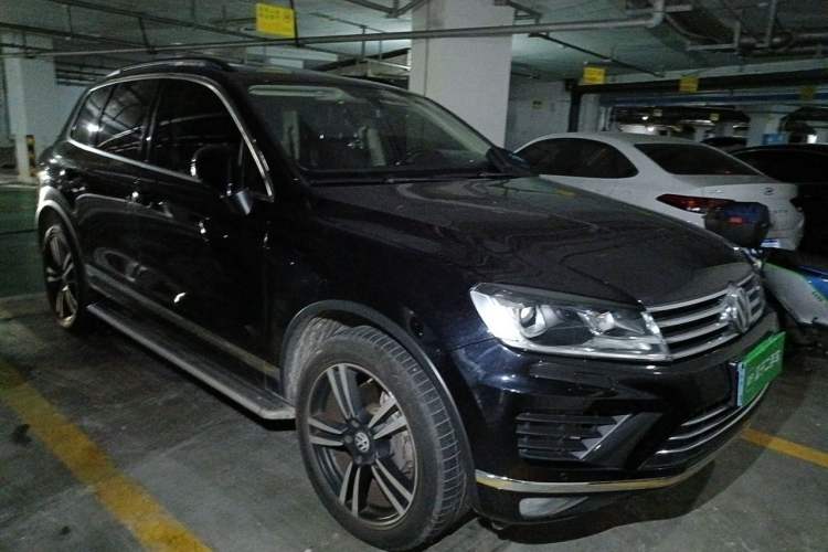 Used Volkswagen Touareg 2016 3.0 TSI Standard Version Front Right 45 Deg
