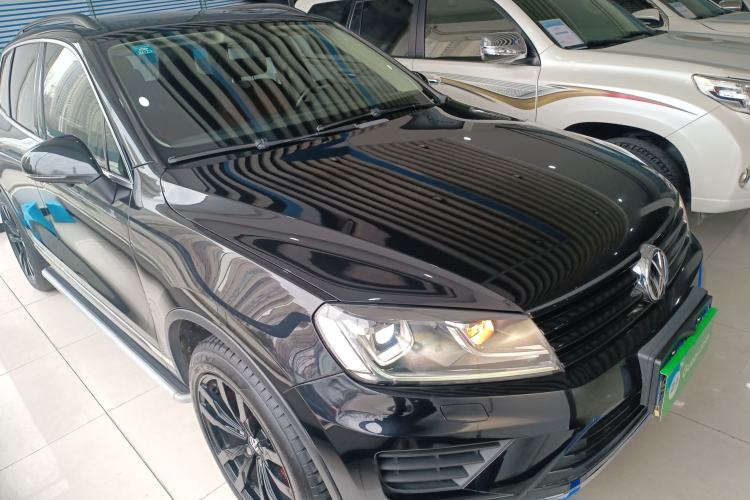 Used Volkswagen Touareg 2016 3.0 TSI Ignis Edition Front Right 45 Deg