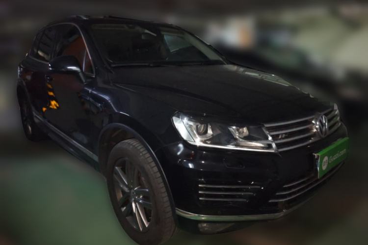 Used Volkswagen Touareg 2016 3.0 TSI High-End Version Front Right 45 Deg