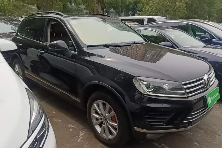 Used Volkswagen Touareg 2016 3.0 TSI Standard Version Front Right 45 Deg