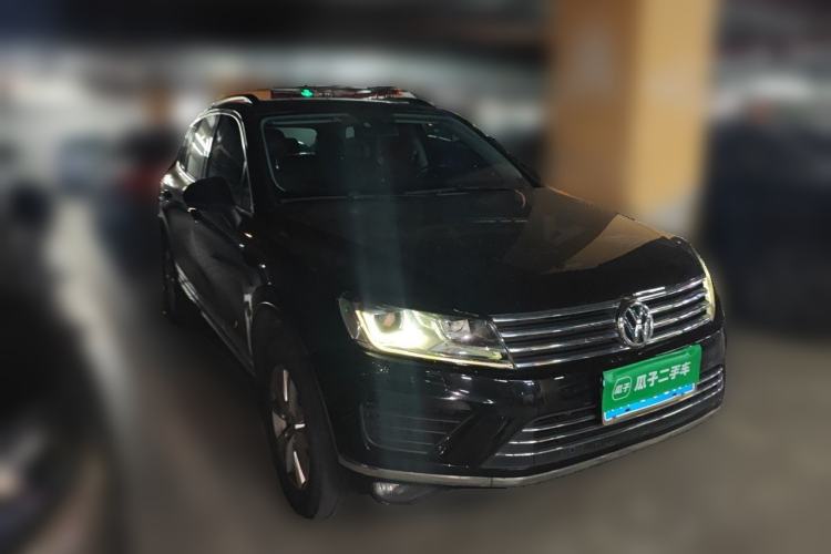 Used Volkswagen Touareg 2016 3.0 TSI Ignis Edition Front Right 45 Deg