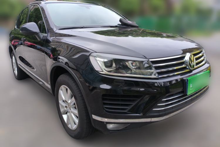 Used Volkswagen Touareg 2016 3.0 TSI Ignis Edition Front Right 45 Deg