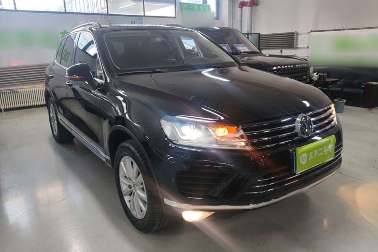 Used Volkswagen Touareg 2016 3.0 TSI Ignis Edition Front Right 45 Deg
