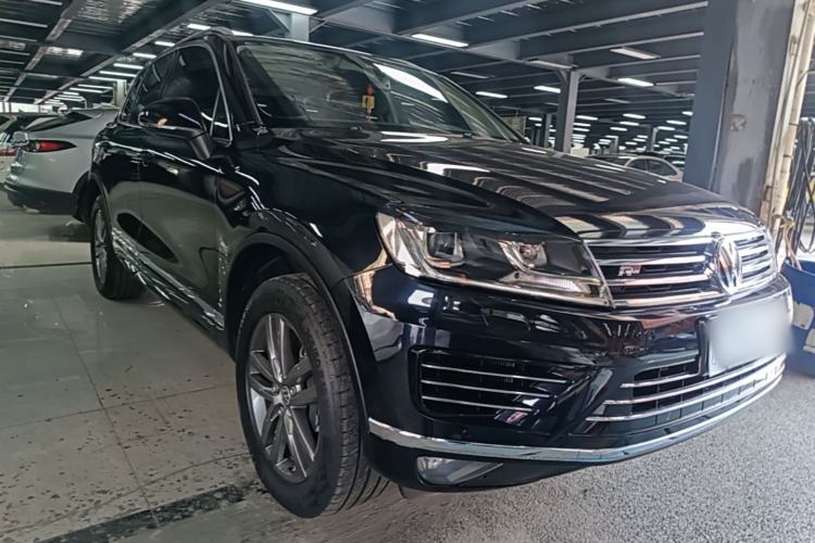 Used Volkswagen Touareg 2016 3.0 TSI High-End Version Front Right 45 Deg