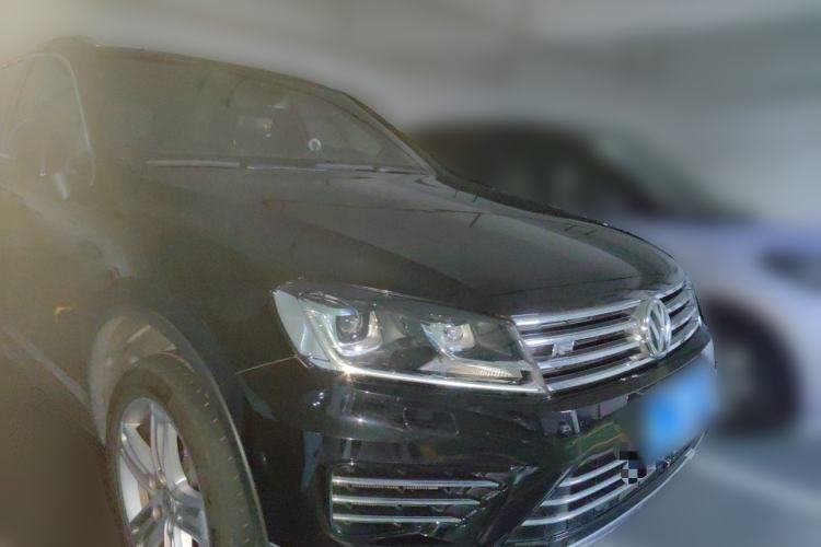 Used Volkswagen Touareg 2016 3.0 TSI R-Line Front Right 45 Deg
