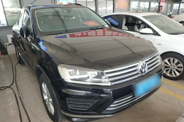 Used Volkswagen Touareg 2016 3.0 TSI Ignis Edition Front Right 45 Deg