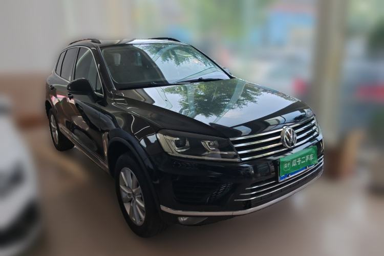 Used Volkswagen Touareg 2016 3.0 TSI Ignis Edition Front Right 45 Deg