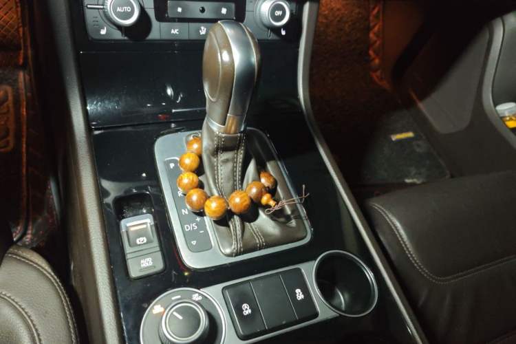 Used Volkswagen Touareg 2016 3.0 TSI Ignis Edition Gear Lever
