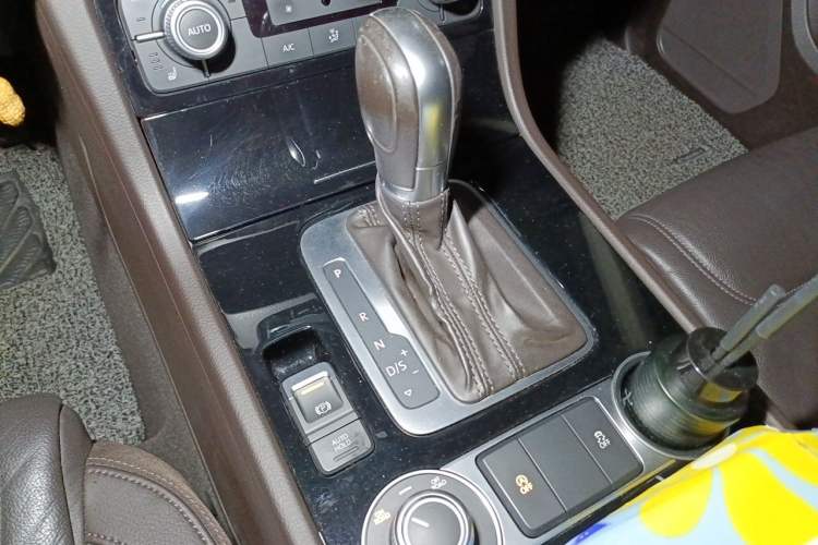 Used Volkswagen Touareg 2016 3.0 TSI Standard Version Gear Lever