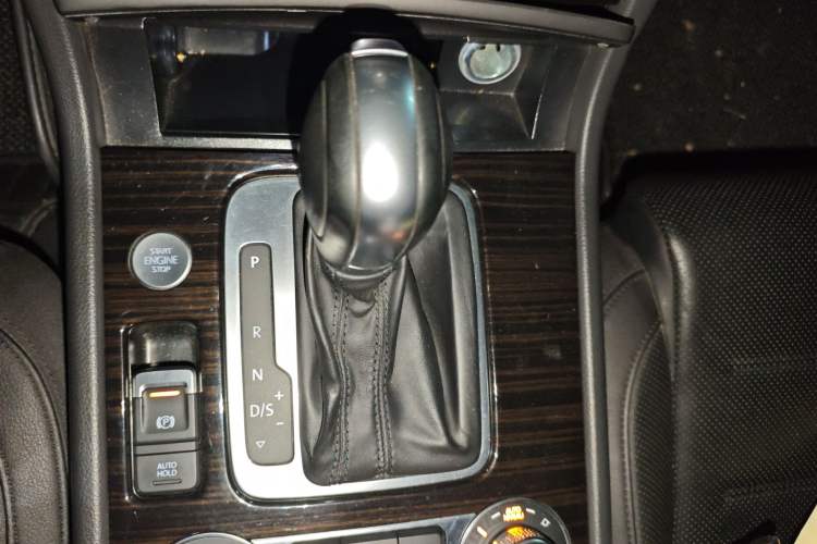 Used Volkswagen Touareg 2016 3.0 TSI High-End Version Gear Lever
