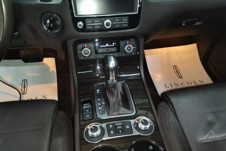 Used Volkswagen Touareg 2016 3.0 TSI High-End Version Gear Lever