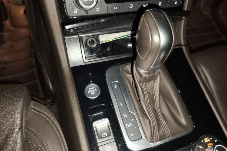 Used Volkswagen Touareg 2016 3.0 TSI Ignis Edition Gear Lever