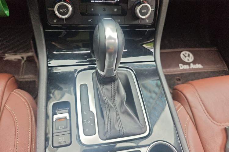 Used Volkswagen Touareg 2016 3.0 TSI Ignis Edition Gear Lever