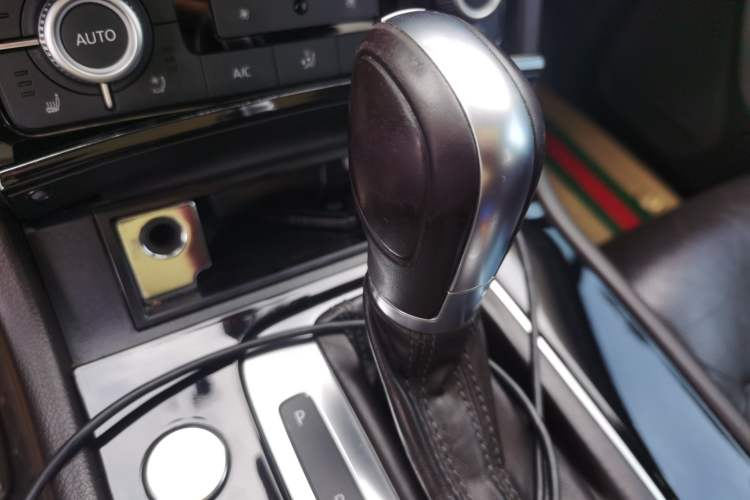 Used Volkswagen Touareg 2016 3.0 TSI Ignis Edition Gear Lever