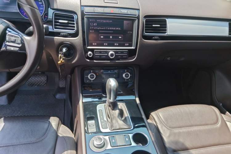 Used Volkswagen Touareg 2016 3.0 TSI Ignis Edition Gear Lever