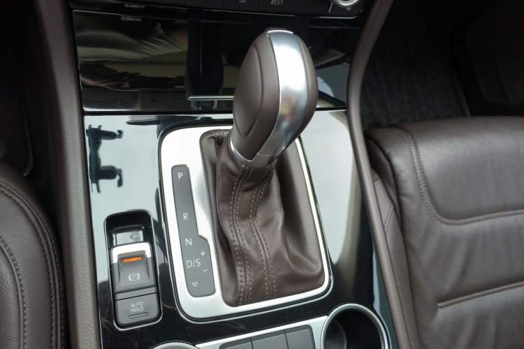 Used Volkswagen Touareg 2016 3.0 TSI Ignis Edition Gear Lever